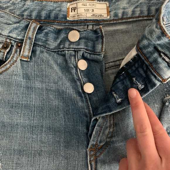 NWOT FREE PEOPLE Lacey Stilt Rip Knee Skinny Jeans - Picture 4 of 8